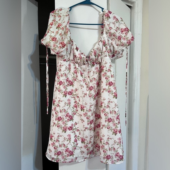 House of CB Princess Rose Print Mini Dress - Plus Cup - Picture 2 of 6